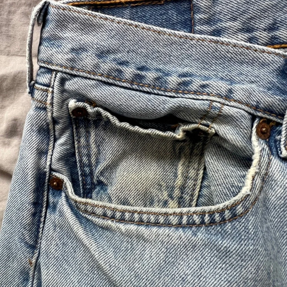 Vintage LEVI'S 501 Jeans Mens 38X34 Light‎ Wash Straight Leg Denim 2005 Stained
